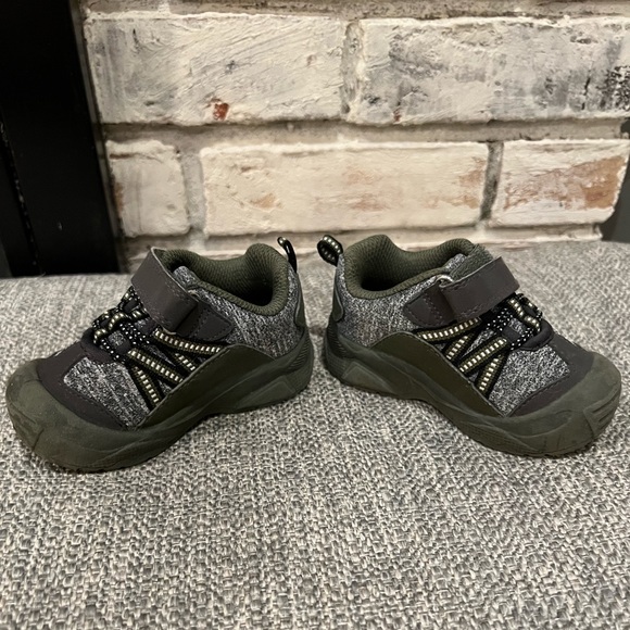 Oshkosh Toddler size 4 sneakers - Picture 3 of 5